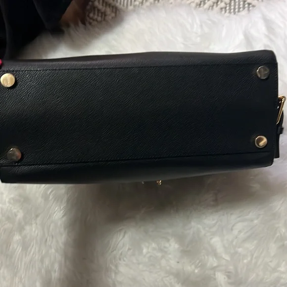 Beautiful bag!! Almost new worn 3X - Picture 5 of 7